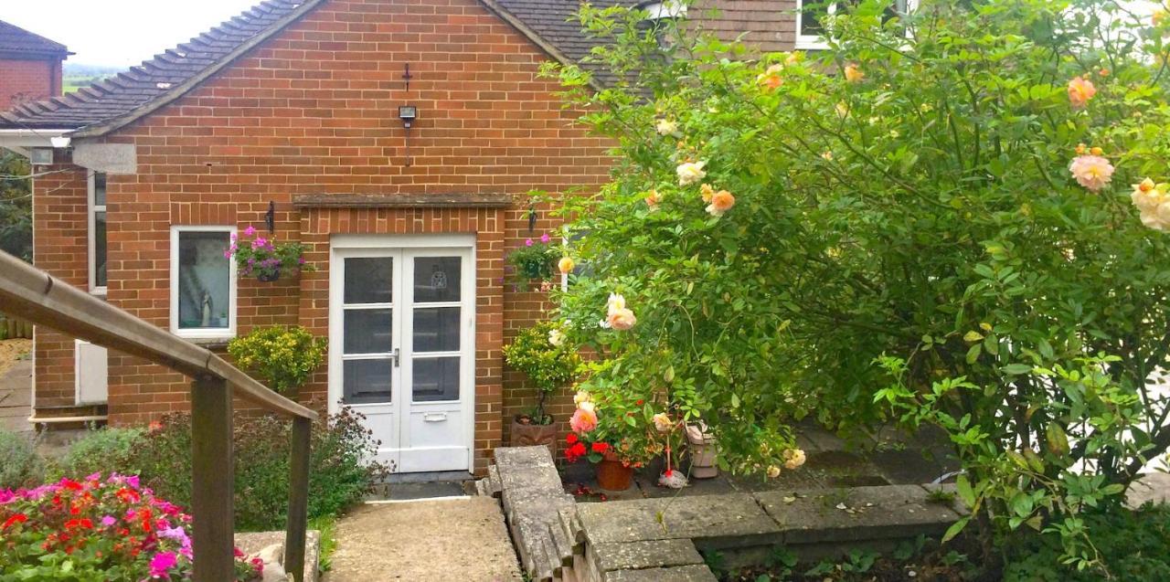 Healing Waters Sanctuary For Exclusive Private Hire And Self Catering Board, Vegetarian, Alcohol & Wifi Free Retreat In Glastonbury Exterior foto